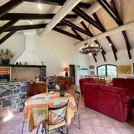 Maison Isolee, Au Coeur Des Volcans, Terrain Clos, Jeux, Confort, Cheminee, Proche Forets Et Villages. - Fr-1-582-285 *