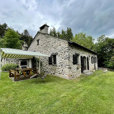 Εξοχικό σπίτι Maison Isolee, Au Coeur Des Volcans, Terrain Clos, Jeux, Confort, Cheminee, Proche Forets Et Villages. - Fr-1-582-285 *