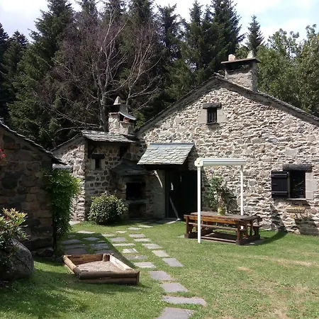 Maison Isolee, Au Coeur Des Volcans, Terrain Clos, Jeux, Confort, Cheminee, Proche Forets Et Villages. - Fr-1-582-285 Летний дом